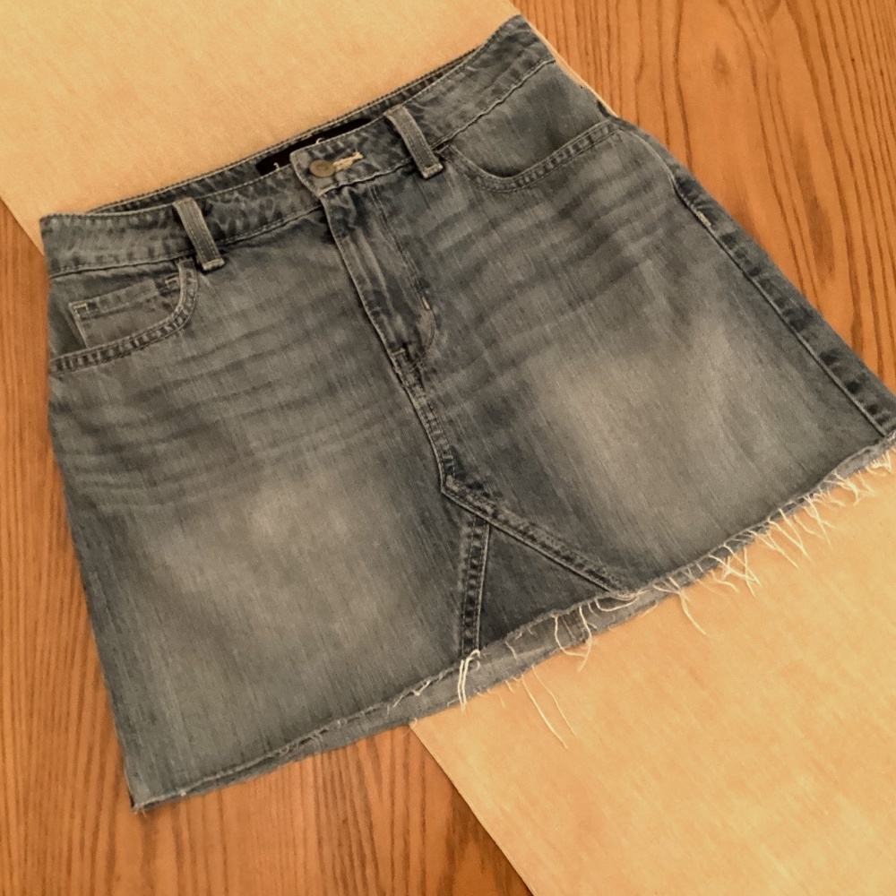 Hollister High-rise Jean skirt Size 3